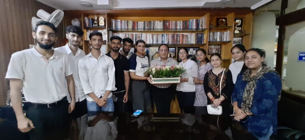 Media Interns Visit Daily Taskeen for Insightful Session on Print Media