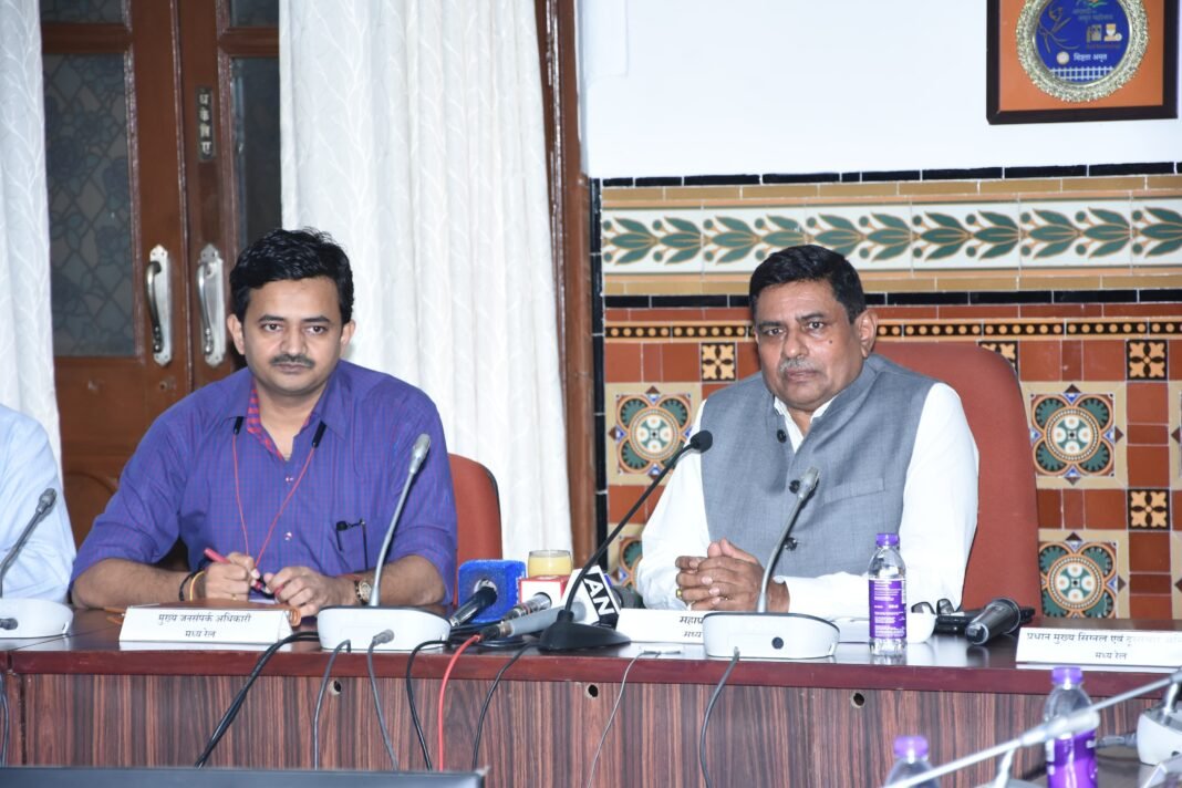 GM CR briefs the Media on Unified Pension Scheme for Employees