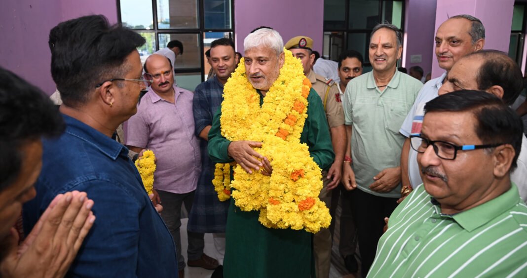 Will act as Chowkidar to safeguard interests of Jammu people: Sham Sharma