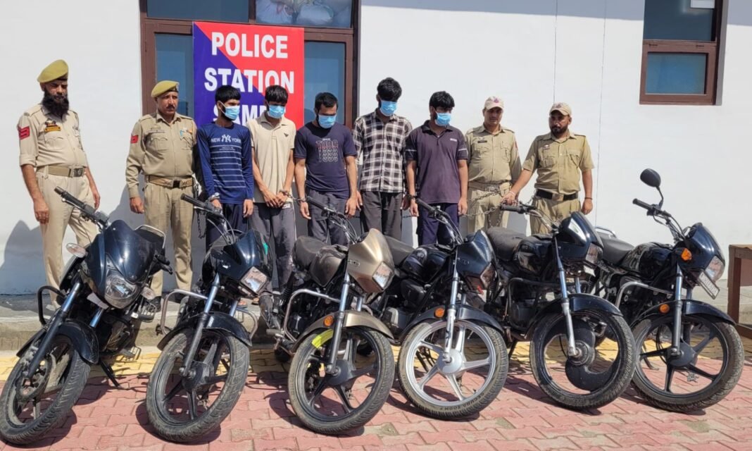 02 INTER DISTRICT GANGS BUSTED : 5 NOTORIOUS THIEVES ARRESTED; 06 BIKES AND CASH RECOVERED