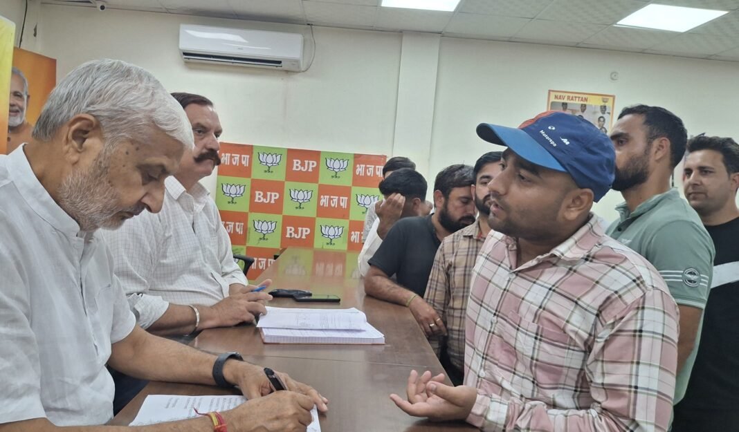 Sham Lal Sharma holds Public Darbar at BJP headquarters